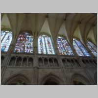 Vitraux sud de l'église Saint-Pierre, Chartres, photo Chris06 (Wikipedia).JPG